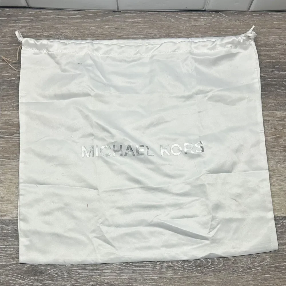 A09 | Michael Kors White dust jacket Storage Bag